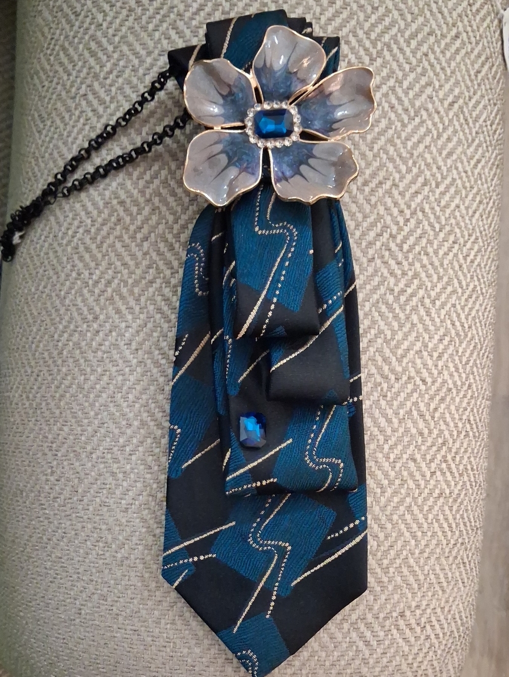 Pebbles Necktie Necklace